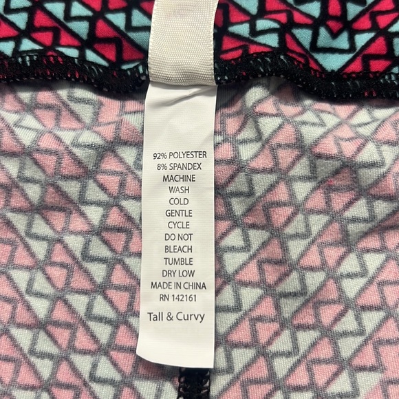 P13- NWOT LuLaRoe Red Blue Geo Print Leggings TC: Tall Curvy (12-18) Never Worn - Picture 7 of 10